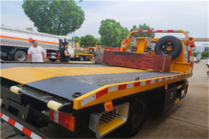 西工区附近拖车电话号码服务